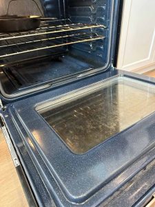 DIY Recipe To Getting Your Oven Looking New Again! - Mental Scoop